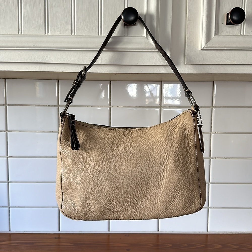COACH Chelsea Beige Pebbled Leather Shoulder Bag - Picture 3 of 16